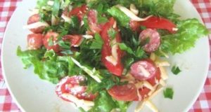 Салат с сыром и охотничьими колбасками