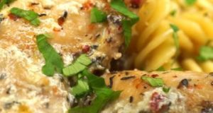 ​Макароны с курицей и грибами в сливочном соусе