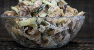 Салат из куриной печени и огурца