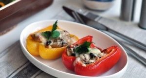 Запеченные перцы с курицей и грибами