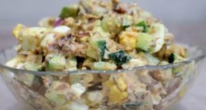 Салат с сайрой яйцом и огурцом