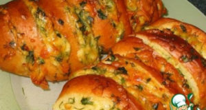 Запеченный батон с сыром и чесноком