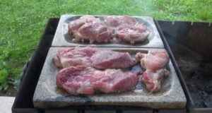 Мясо жареное на камнях