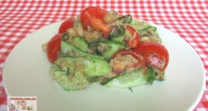Салат с консервированным тунцом и овощами