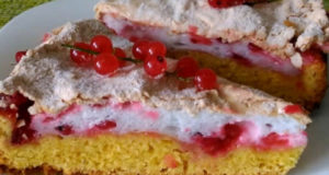 Пирог с красной смородиной и меренгой