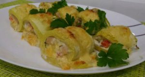 Запеченные рулетики из кабачков с курицей