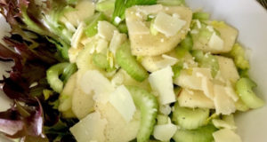 Салат из черешкового сельдерея с яблоком