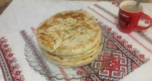 Лепешки на дрожжевом тесте с сыром