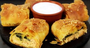 Штрудель с лососем, шпинатом и сыром