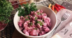 Салат из свёклы с фетой и помидорами