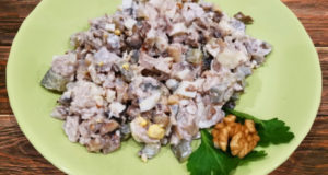 Салат из куриной грудки с орехами
