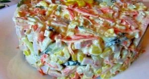 Салат с курицей ветчиной и овощами