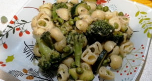 Паста с анчоусами и овощами