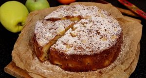 Необычная Шарлотка с яблоками