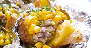 Печеный картофель с рыбной начинкой