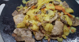 Отбивная на сковороде садж с картофелем и морковью