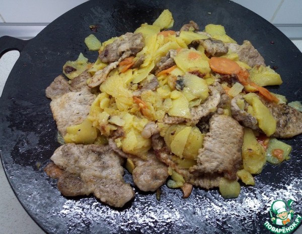 Отбивная на сковороде садж с картофелем и морковью