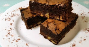 Пирог шоколадный брауни с орехами