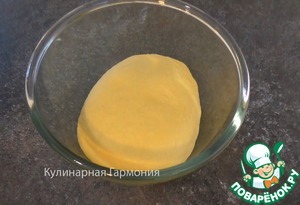 Сдобные рогалики с вареной сгущенкой и шоколадом