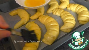 Сдобные рогалики с вареной сгущенкой и шоколадом
