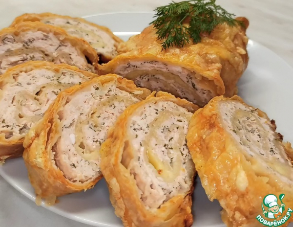Рулет из лаваша с фаршем и сыром