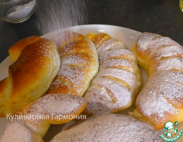 Сдобные рогалики с вареной сгущенкой и шоколадом