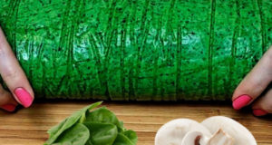 Шпинатный рулет с грибами и сыром