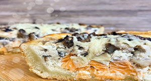 Рыбный пирог с семгой и грибами