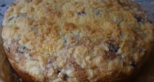 Вкусный пирог с шелковицей и сладкой посыпкой
