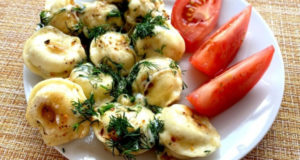 Жареные пельмени с сыром и зеленью