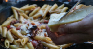 Паста с морепродуктами и помидорами