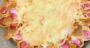 Пирог с копченой грудкой и сосисками