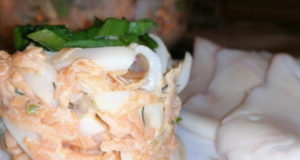 Салат с кальмарами и творожным сыром