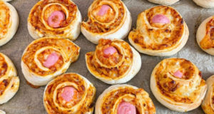 Мини булочки с сосиской