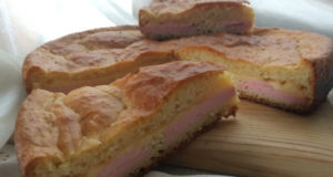 Пирог с колбасой и сыром