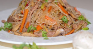 Фунчоза с мясом и кабачком