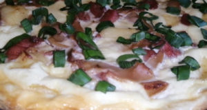 Французский открытый пирог с тунцом сыром и грибами