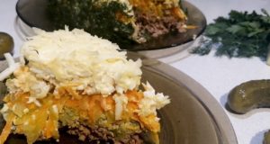 Слоеный салат с куриной печенью