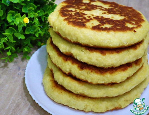 Лепешки на сковороде с сыром сулугуни