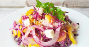 Салат из краснокочанной капусты с сыром фета