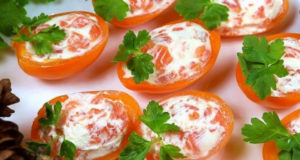 Фаршированные помидоры с семгой и сыром