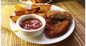 Куриный шницель и запеченная картошка