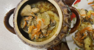 Драники с шампиньонами и курином филе в горшочке