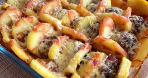 Картофель с мясными шариками в духовке под сыром