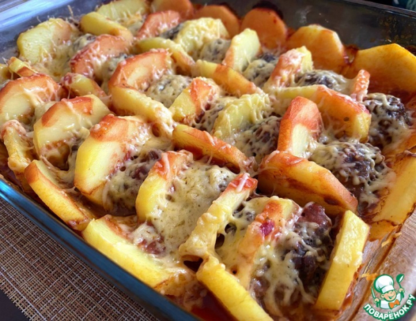 Картофель с мясными шариками в духовке под сыром