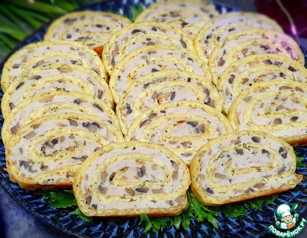 Куриный рулет с сыром и грибами