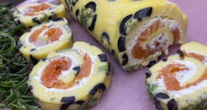 Рулет с красной рыбой и оливками