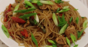Вок фунчоза с овощами и курицей