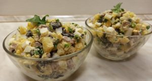 Салат мясной с черносливом