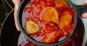 Свинина с колбасками в томатном соусе